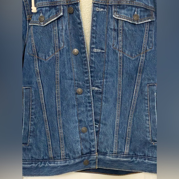 Abercrombie & Fitch Sherpa-Lined Trucker Denim Jacket - Picture 14 of 16
